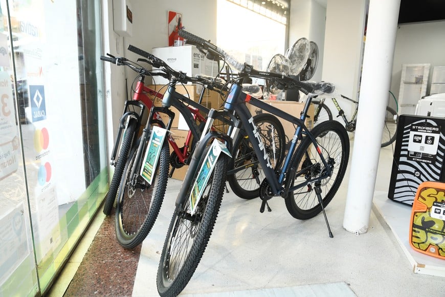 Previsora del Paraná incorporó nuevas bicicletas a su propuesta comercial. Crédito: Flavio Raina.