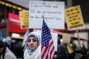 Un mensaje claro en plena manifestación en Estados Unidos: "Soy musulmana y el ISIS no me representa, ni representa al Islam".