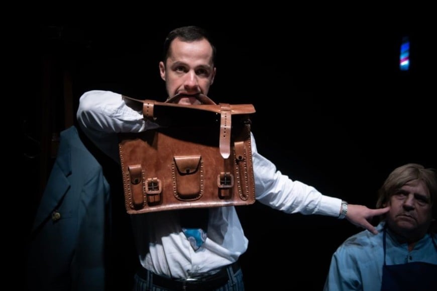 Bruno Tourn y Mario Sejas en "Decir sí", obra de Griselda Gambaro, dirigida por Sergio Abbate (2024)