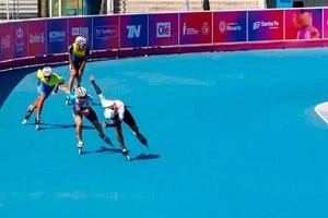 Emocionante cierre de la carrera. Imagen editada con IA.