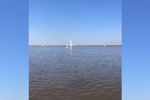 El momento de la llegada Falasca en la primera regata.
