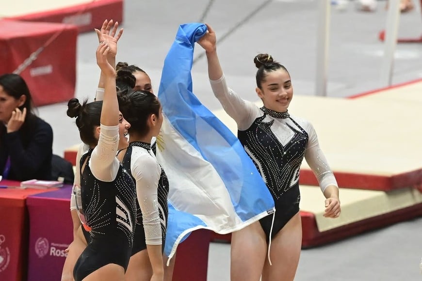 La joven consiguió cuatro medallas de oro en la presente edición de los Juegos Suramericanos Santa Fe 2026. Foto: ig @julilucasok