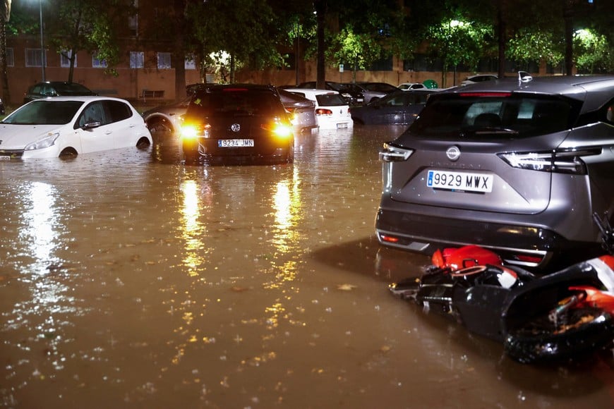 Partially submerged vehicles stand surrounded by flood water while it rains, after local authorities issued a weather alert in Valencia, Spain, September 17, 2026, REUTERS/Eva Manez