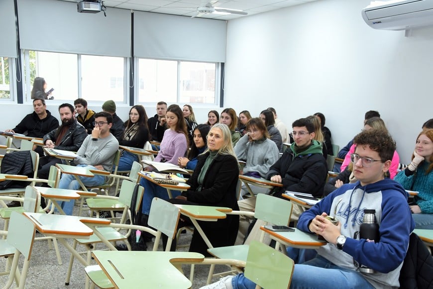 Entre los ingresantes una dificultad muy mencionada tiene que ver con "expresar oralmente las ideas", concluye el informe. Foto: Di Salvatore/Archivo