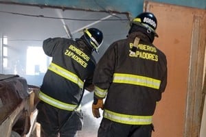 Bomberos de San José del Rincón trabajaron en el lugar. Foto: El Litoral