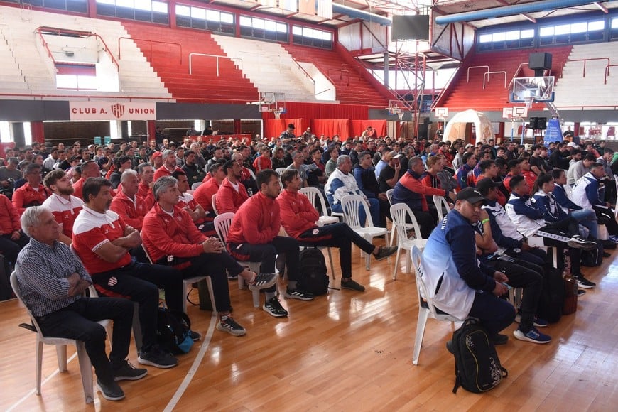 Las ediciones anteriores reunieron a referentes del fútbol formativo en Santa Fe. Guillermo Di Salvatore