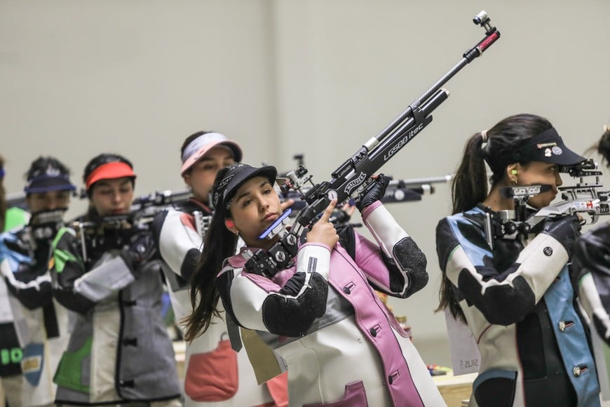 La argentina Fernanda Russo junto a su medalla. Crédito: Suramericanos