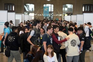 Elegir qué estudiar sigue siendo una decisión importante, aunque ya no implique definir de una vez y para siempre qué vas a hacer durante toda tu vida laboral. Foto: Guillermo Di Salvatore.