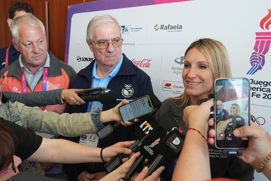 Virginia Coudannes, vocera del Gobierno Provincial, el presidente del Comité Olímpico Argentino y de Odesur, yMario Moccia, y el director del Comité Organizador de los Juegos, Carlos Marzo. Crédito: Gobierno de Santa Fe