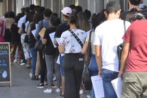 El informe oficial sobre el mercado laboral exhibe un nuevo incremento en la falta de trabajo, afectando a los aglomerados relevados en todo el territorio.