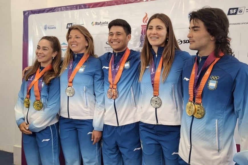 Los atletas argentinos celebraron sus resultados en Santa Fe 2026.