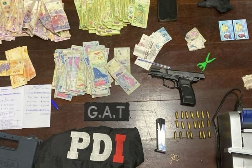 Algunos de los elementos incautados durante los allanamientos. Foto: PDI