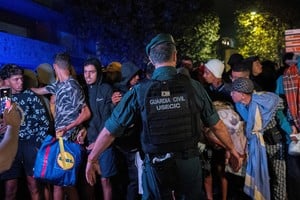 La Policía intervino durante el operativo de traslado en Ceuta.