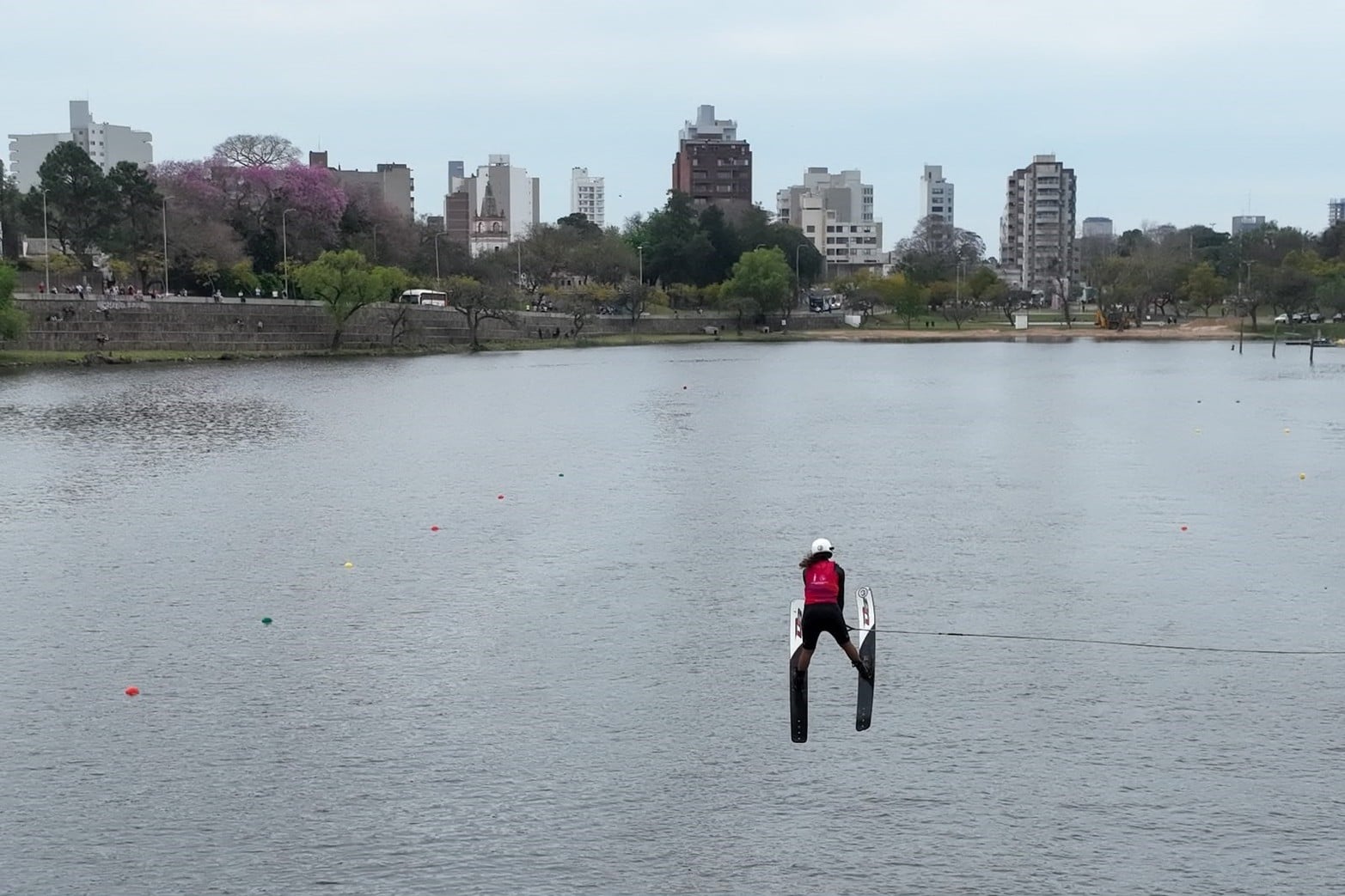 El Esquí Acuático y sus impactantes postales en el Lago del Parque del Sur de la ciudad de Santa Fe.