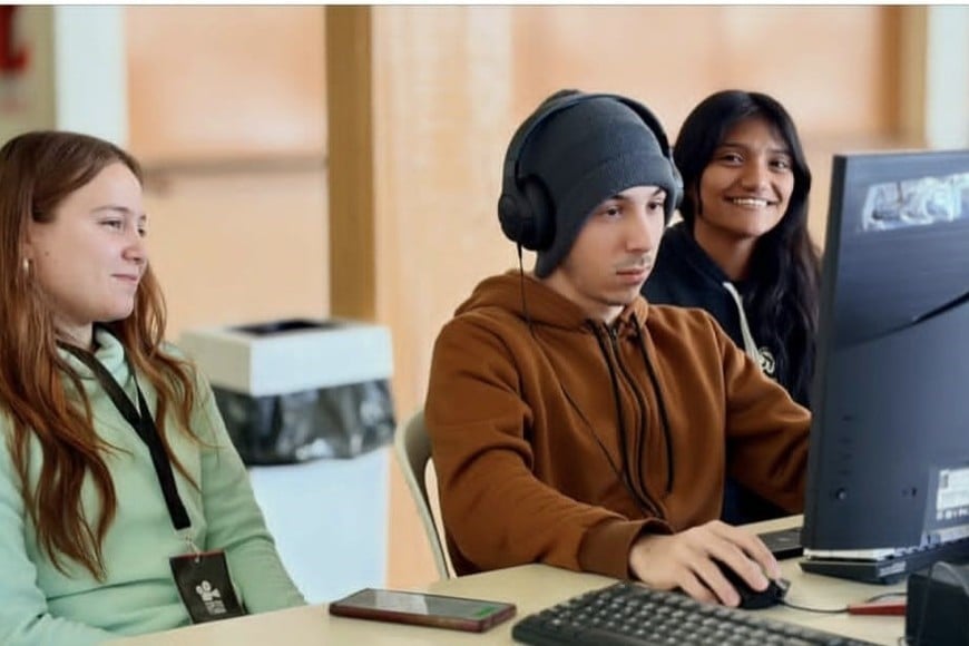 Durante esas jornadas, los estudiantes atravesaron todas las etapas necesarias para concretar una obra audiovisual: pensar una historia, escribir el guion.