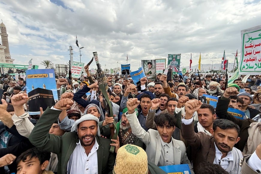 Houthi supporters rally to celebrate advances by Houthi forces along the Red Sea coastline, in Sanaa, Yemen, September 18, 2026. Picture taken with a mobile phone. REUTERS/Adel Al Khader