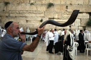 El sonido del shofar, una de los componentes típicos del año nuevo judío.