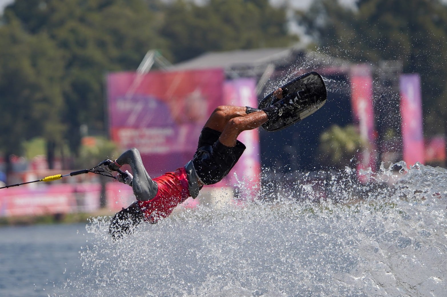 De disputan las clasificaciones de Wakeboard en el Lago del Parque del Sur de Santa Fe. 