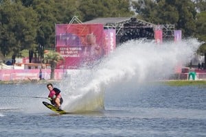 Se disputan las clasificaciones de Wakeboard en el Lago del Parque del Sur de Santa Fe.