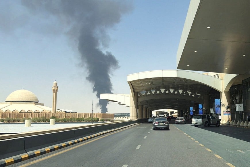 Large plume of black smoke rises from the fuel storage area at King Khalid International Airport, in Riyadh, Saudi Arabia, September 19, 2026. Picture taken with a mobile phone. REUTERS/Stringer