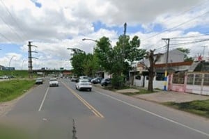 La Policía recibió un llamado al 911 por una persona tendida cerca de avenida San Martín al 7000.