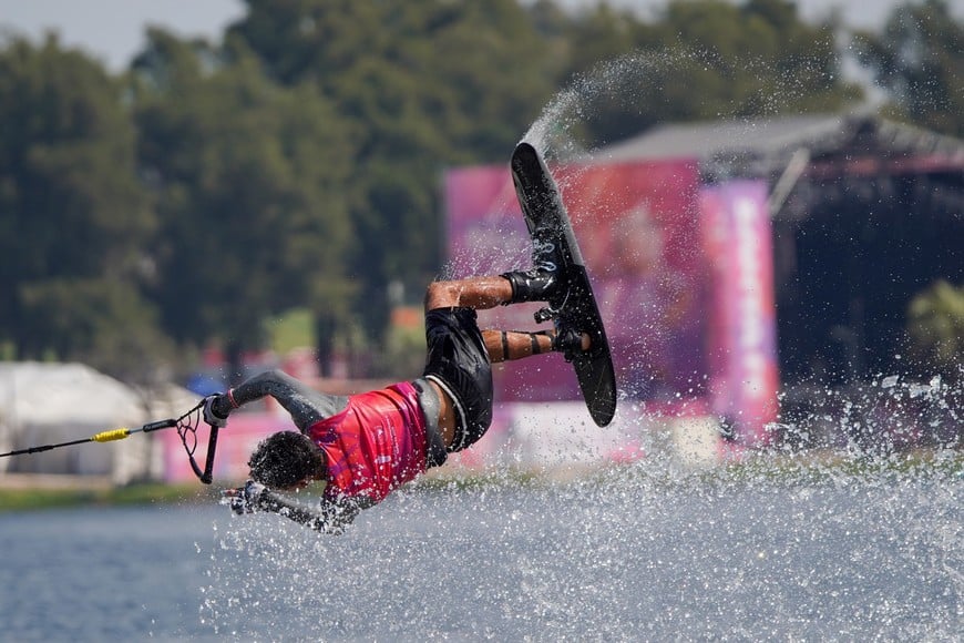De disputan las clasificaciones de Wakeboard en el Lago del Parque del Sur de Santa Fe. Foto: Fernando Nicola.