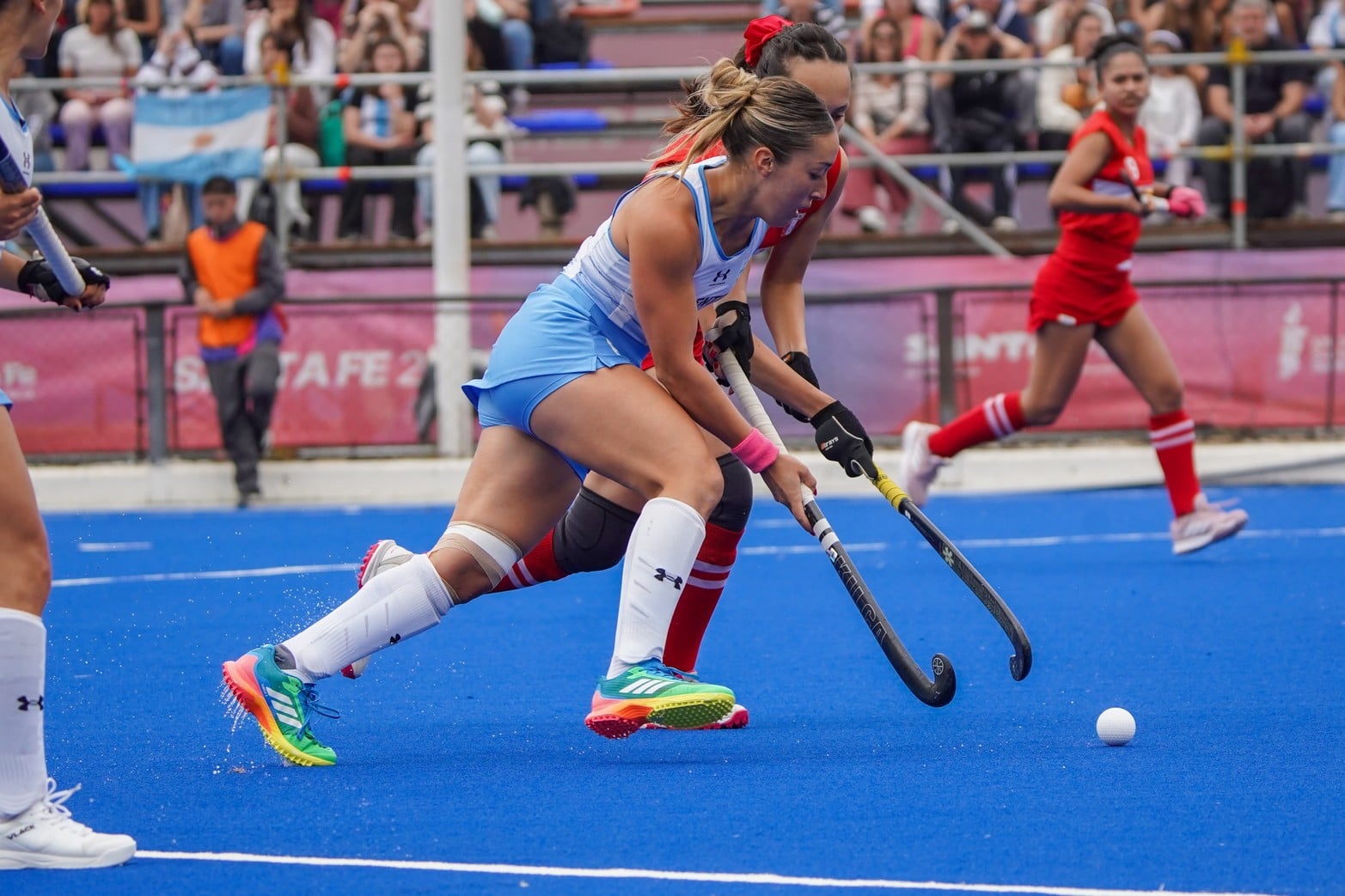 Las Leonas en su último partido de la primera fase ante Perú.