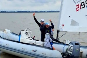 Lucía Falasca se consagró campeona en Vela ILCA 6. Crédito: COA