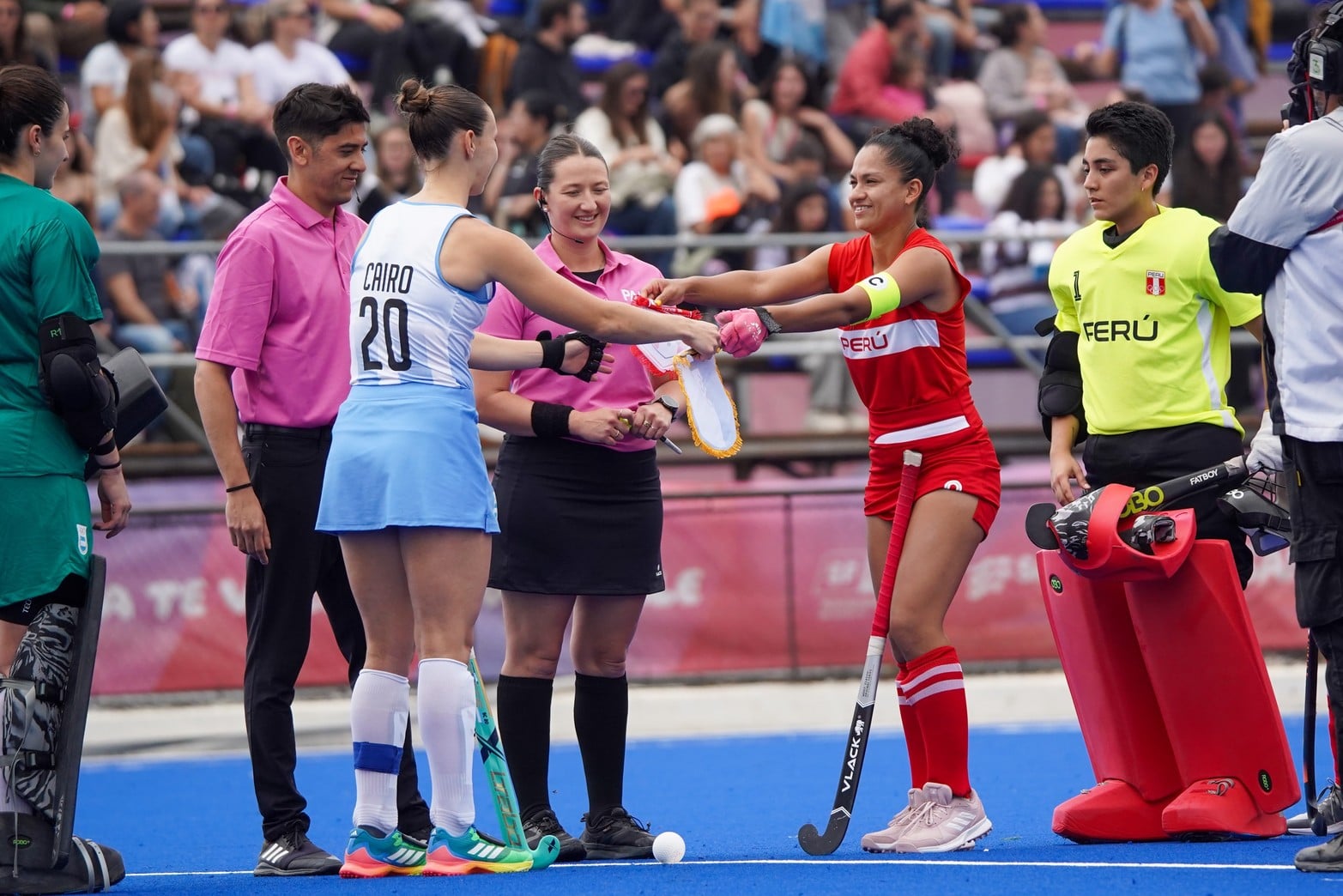 Las Leonas en su último partido de la primera fase ante Perú.
