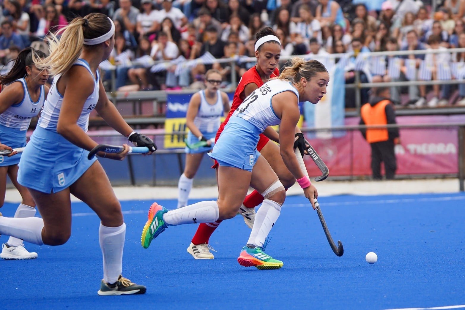 Las Leonas en su último partido de la primera fase ante Perú.