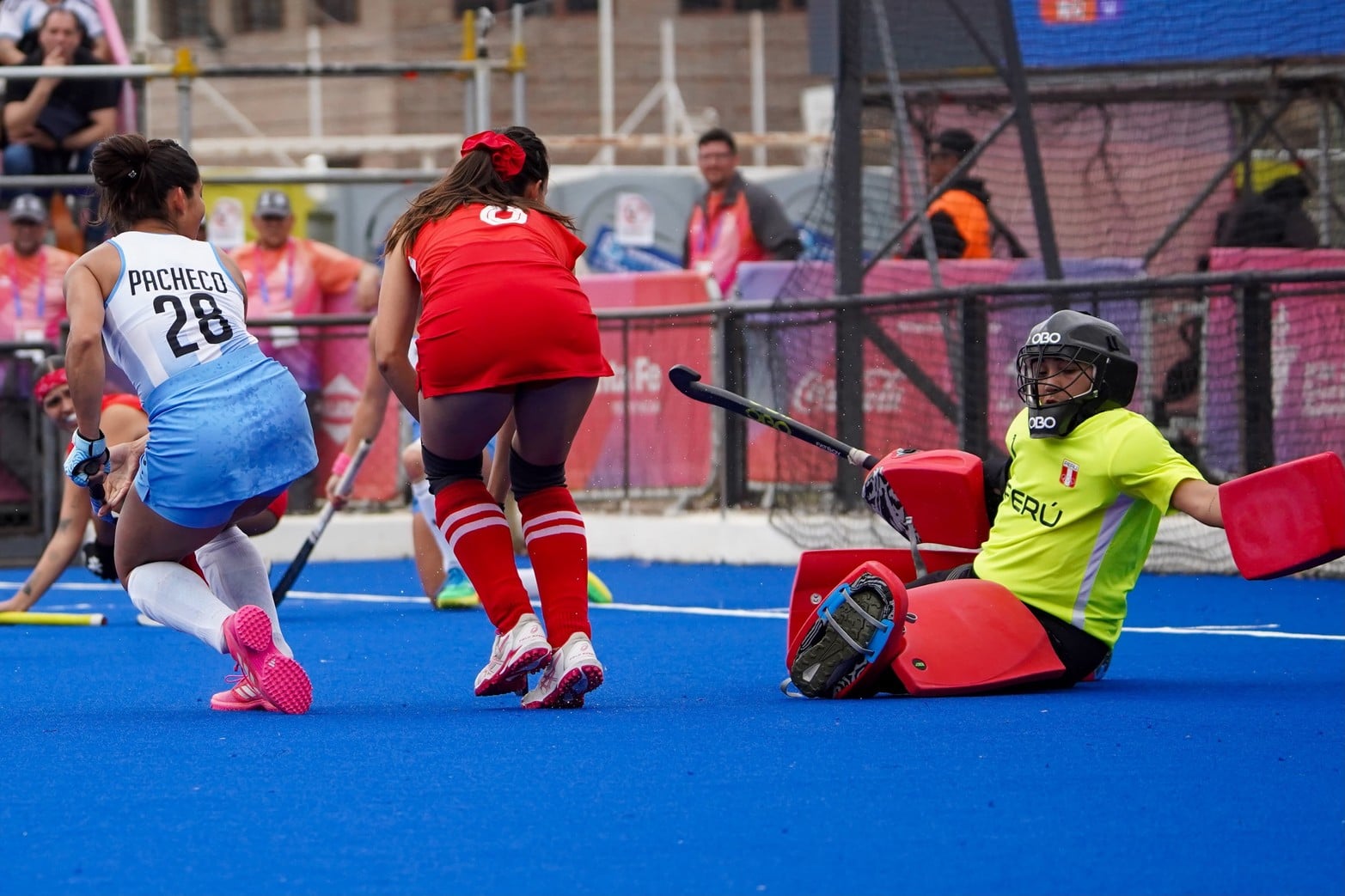 Las Leonas en su último partido de la primera fase ante Perú.