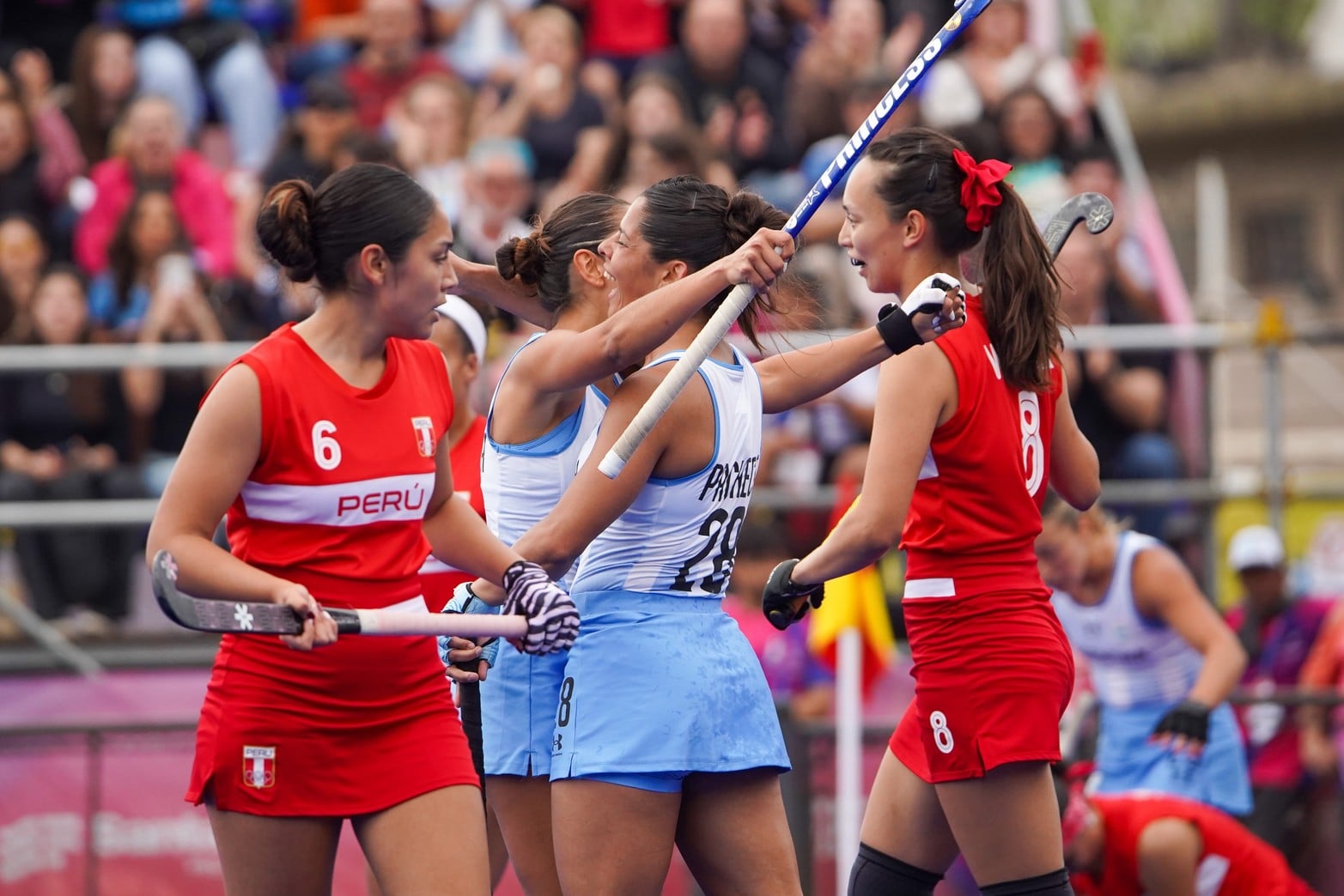 Las Leonas en su último partido de la primera fase ante Perú.