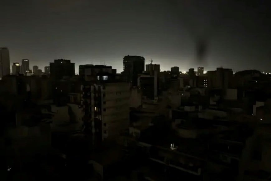 Masivo corte de luz dejó a oscuras a unos 600 mil usuarios en Buenos Aires