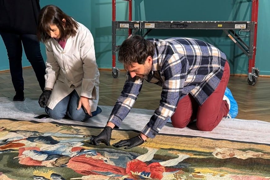 Un momeno del montaje de la muestra. Foto: Museo Nacional de Bellas Arte