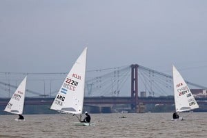 Postal. Las velas, la Setúbal, el puente Colgante.
El Litoral.
