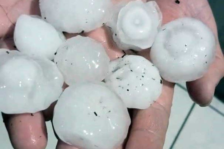 Una muestra del granizo caído en el sur brasileño.