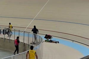 Un fuerte accidente se registró este lunes en el Invencible Velódromo de Rafaela