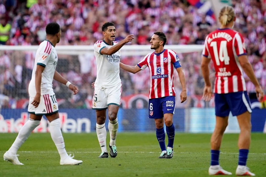 Soccer Football - LaLiga - Atletico Madrid v Real Madrid - Riyadh Air Metropolitano, Madrid, Spain - September 20, 2026
Real Madrid's Jude Bellingham reacts alongside Atletico Madrid's Koke REUTERS/Ana Beltran
