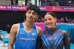 Lucila Maldonado y Tobías Weise durante la rutina de trampolín sincronizado mixto en los Juegos Suramericanos.