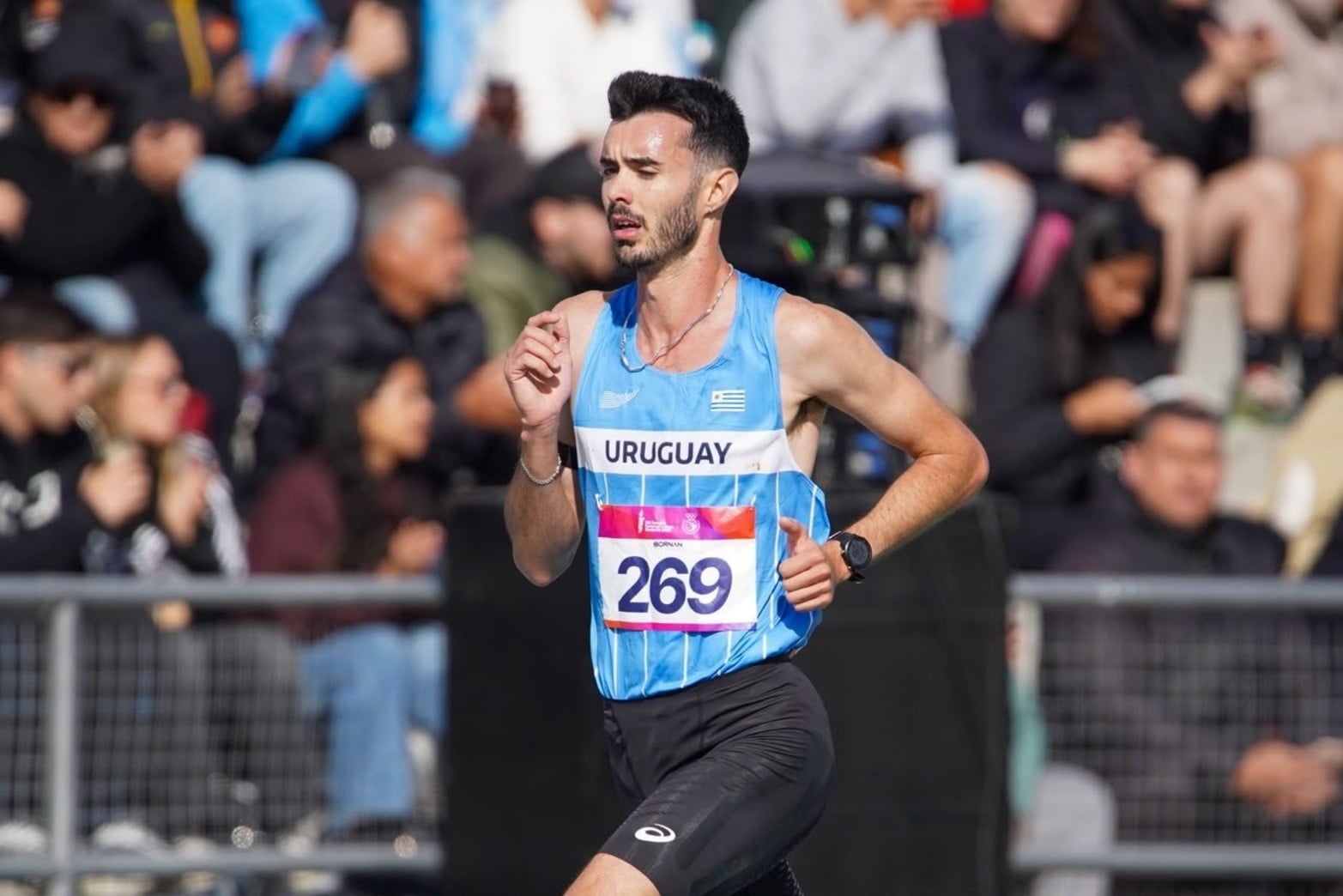El uruguayo Catrofe lideró gran parte de la carrera. 