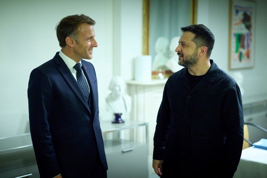 Ukraine's President Volodymyr Zelenskiy and French President Emmanuel Macron talk as they meet, amid Russia's attack on Ukraine, in New York City, US, in this handout picture released September 22, 2026. Ukrainian Presidential Press Service/Handout via REUTERS ATTENTION EDITORS - THIS IMAGE HAS BEEN SUPPLIED BY A THIRD PARTY.