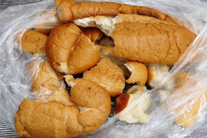 El pan puede endurecerse aunque todavía conserve buena parte de su humedad.