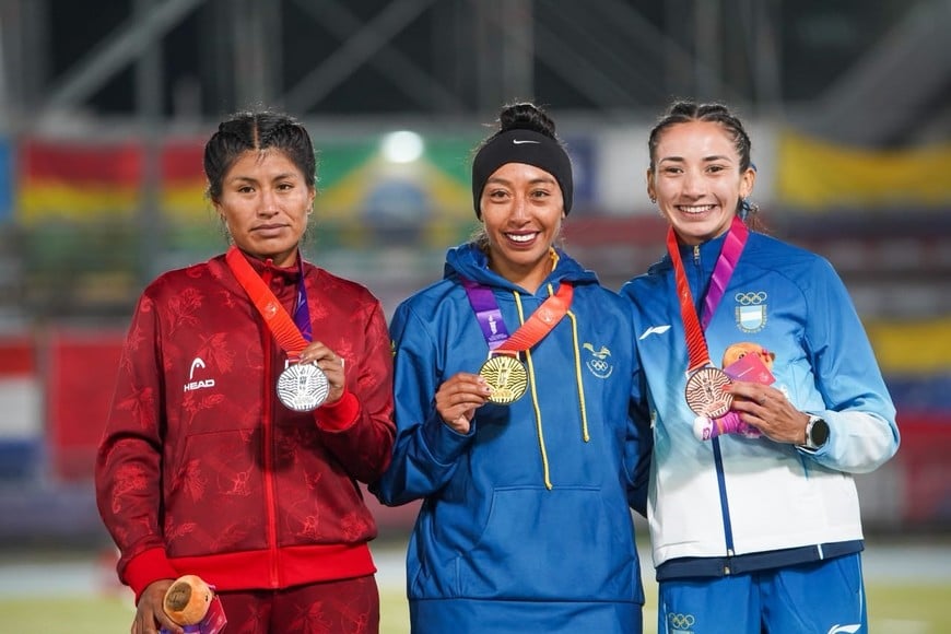 Nélida Peñaflor: el detrás de escena de la atleta que hizo historia y lleva a su familia en cada carrera.