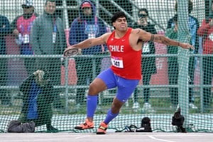 Claudio Romero ganó el oro en lanzamiento de disco en los Juegos Suramericanos Santa Fe 2026 y batió el récord del certamen al registrar una marca de 65,33 m.