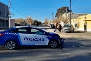 Una niña de 7 años fue encontrada sola dentro de un automóvil