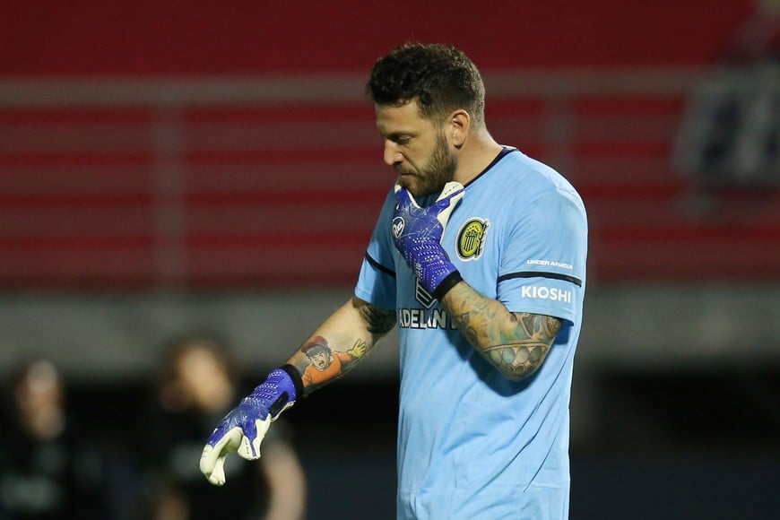 Soccer Football - Copa Sudamericana - Quarterfinal - Second leg - Red Bull Bragantino v Rosario Central - Estadio Nabi Abi Chedid, Braganca Paulista, Brazil - August 17, 2021 Rosario Central's Jorge Broun looks dejected after the match Pool via REUTERS/Alexandre Schneider