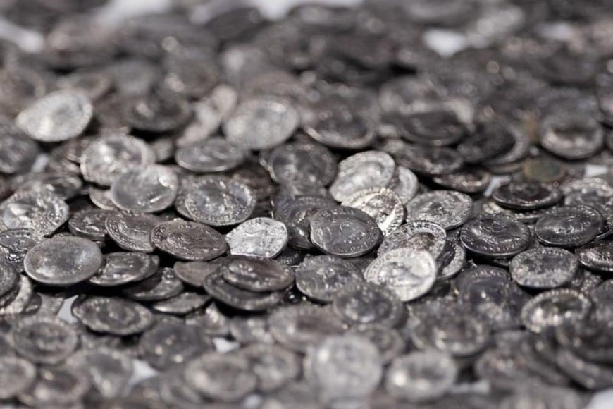 En conjunto, las monedas pesan algo más de tres kilogramos.