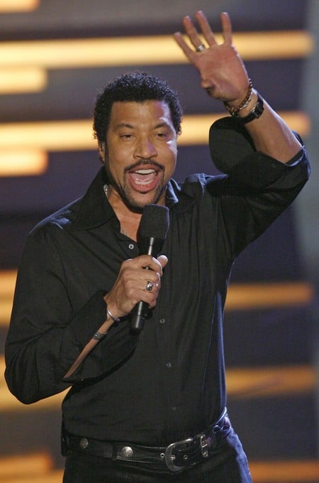 lionel richie performs at the 2006 american music awards november 21, 2006 in los angeles. reuters_mario anzuoni (united states) lionel richie musico cantante los angeles eeuu american music awards presentacion