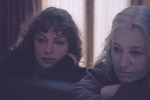 El elenco está encabezado por Morán (Ema) y Dolores Fonzi (Carolina, su hija). Foto: Gentileza Netflix