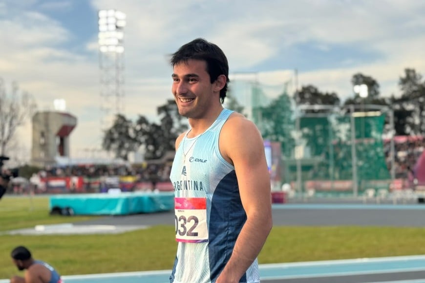 Diego Pérez este miércoles en los 110 metros con vallas. Crédito: Martina Nonino